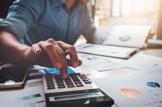 Publikation: Kostenloses Webinar „Fixkostenzuschuss 800.000 | Umsetzungstipps und Rahmenbedingungen“