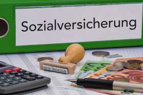 Foto: grüner Ordner mit Aufschrift Sozialversicherung